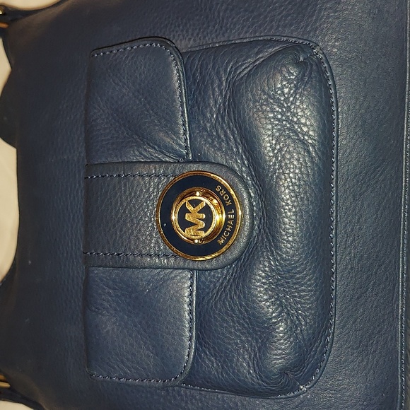 Micheal Kors  Navey Blue Soft Leather Bag. - Picture 2 of 10